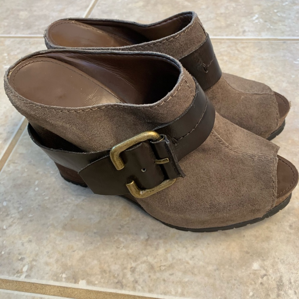 Super comfortable wedge mules